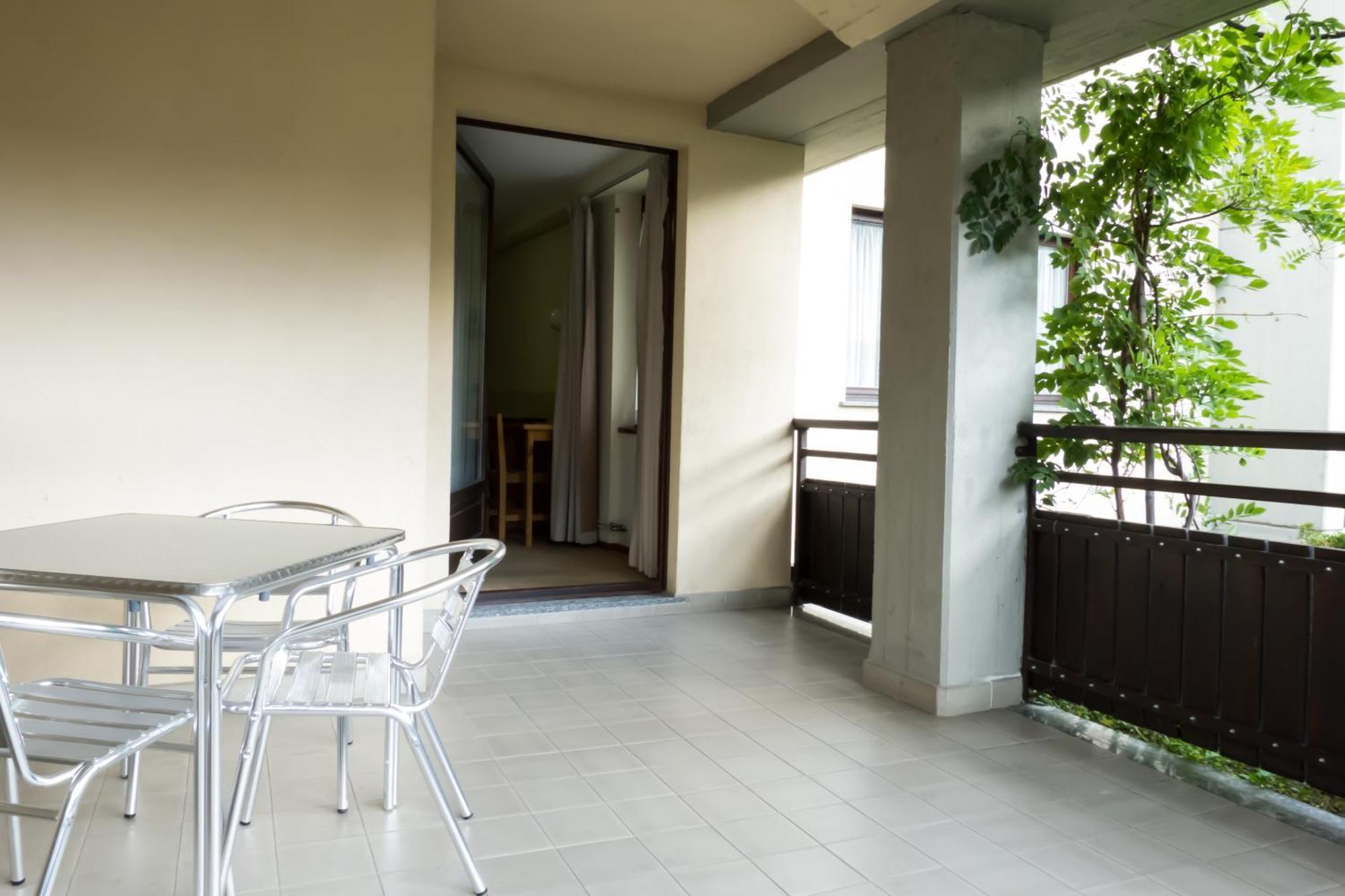 Hotel Valdotain Villeneuve Exterior photo