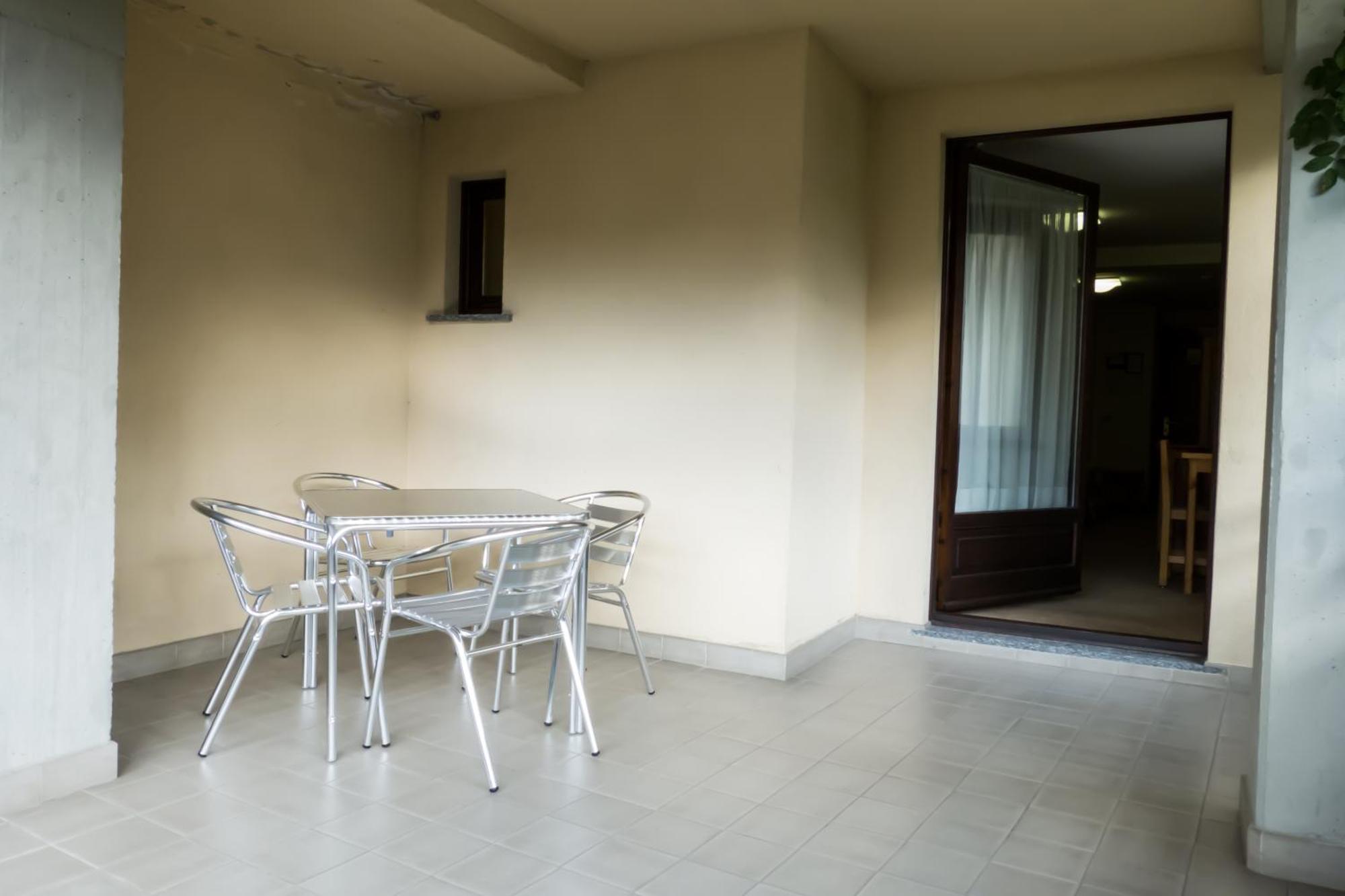 Hotel Valdotain Villeneuve Exterior photo